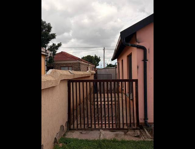 3 BEDROOM HOUSE FOR SALE IN SOSHANGUVE XX
